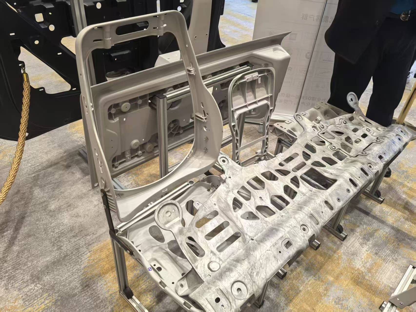 壓鑄脫模劑100問（48）鎂合金高壓壓鑄中模具溫度控制的核心要求是什么？如何實現？對于脫模劑的要求是什么？